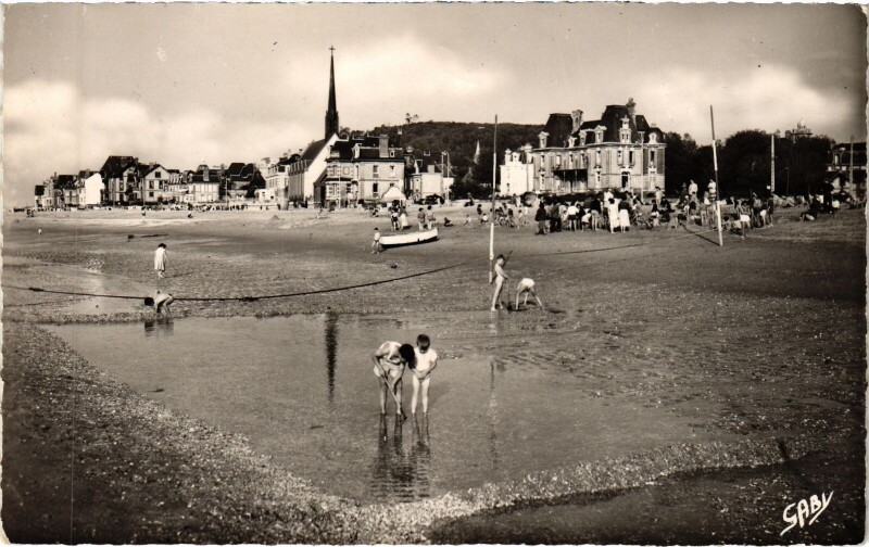 Carte postale ancienne Houlgate Le Temple et la Plage à Houlgate
