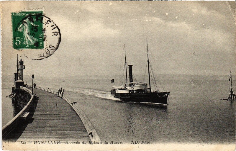 Carte postale ancienne Honfleur Arrivee du Bateau du Havre à Honfleur