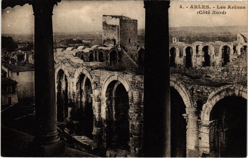 Carte postale ancienne Arles Les Arenes - Cote Nord à Arles