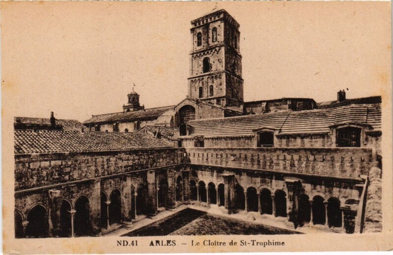Carte postale ancienne Arles Le Cloitre de Saint-Trophime à Arles