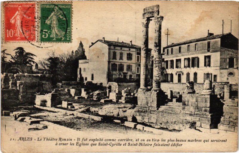 Carte postale ancienne Arles Le Theatre Romain à Arles