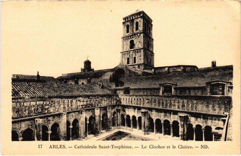 Carte postale ancienne Arles Cathedrale Saint-Trophime - Le Clocher et le Cloitre à Arles