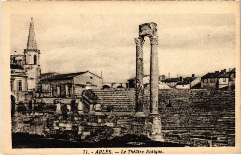 Carte postale ancienne Arles Le Theatre Antique à Arles