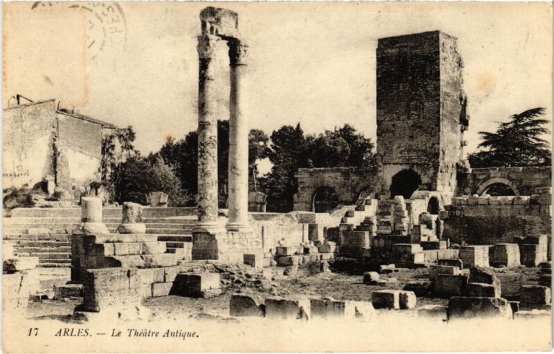 Carte postale ancienne Arles Le Theatre Antique à Arles