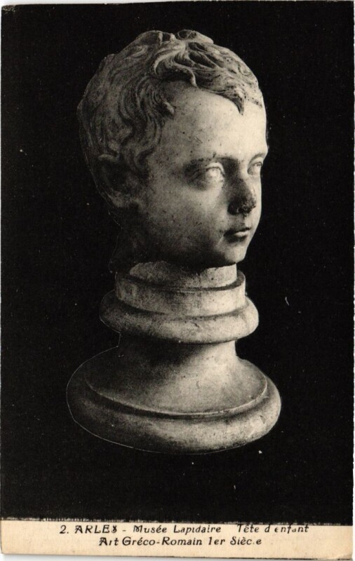 Carte postale ancienne Arles Musee Lapidaire - Tete d'Enfant à Arles