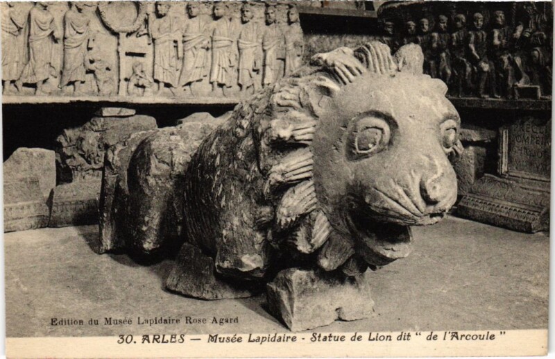 Carte postale ancienne Arles Musee Lapidaire - Statue de Lion dit de l'Arcoule à Arles