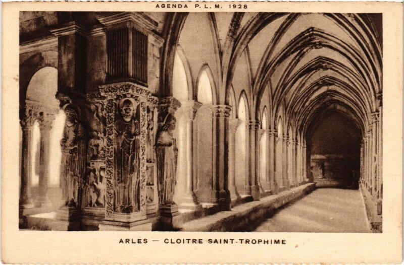 Carte postale ancienne Arles Cloitre Saint-Trophime à Arles