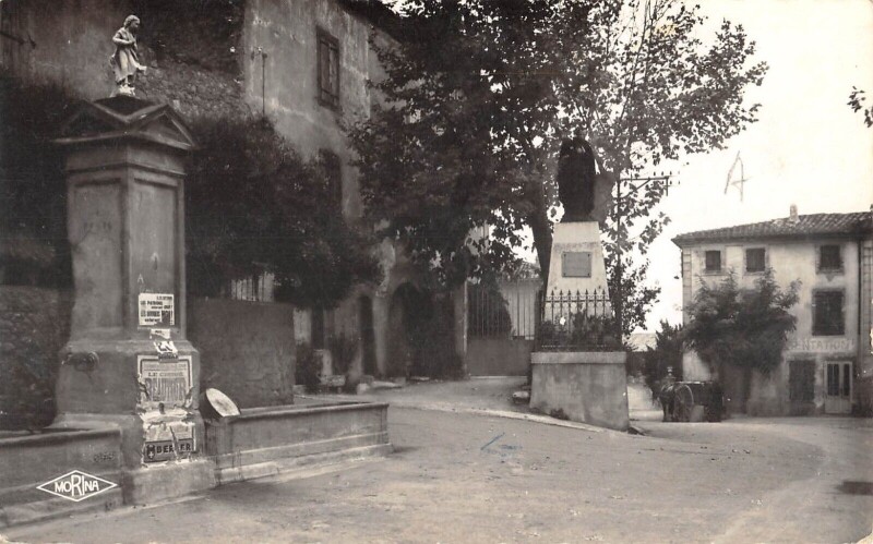 Carte postale ancienne Moux Place Saint Regis