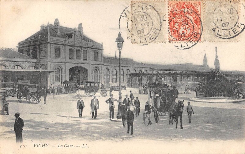 Carte postale ancienne Vichy La Gare à Vichy