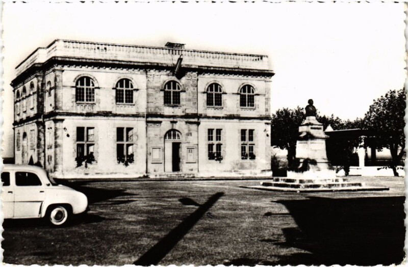Carte postale ancienne Mugron Landes La Mairie France à Mugron