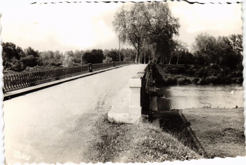 Carte postale ancienne Mugron Le Pont s l'Adour France à Mugron