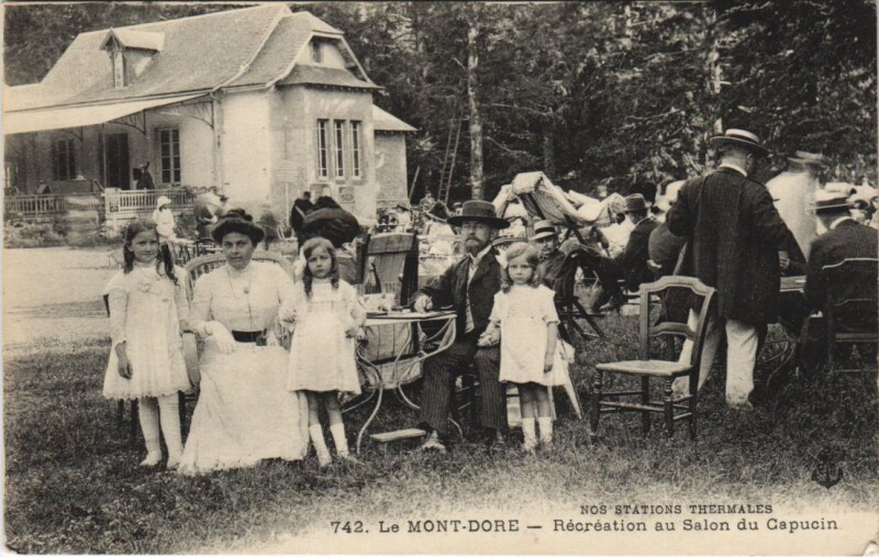 Carte postale ancienne Le Mont Dore Recreation au Salon du Capucin à Mont-Dore