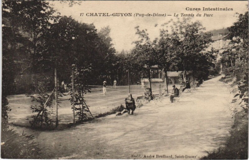 Carte postale ancienne Chatel Guyon Le Tennis du Parc