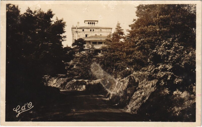 Carte postale ancienne Chatel Guyon Le Manoir Fleuri