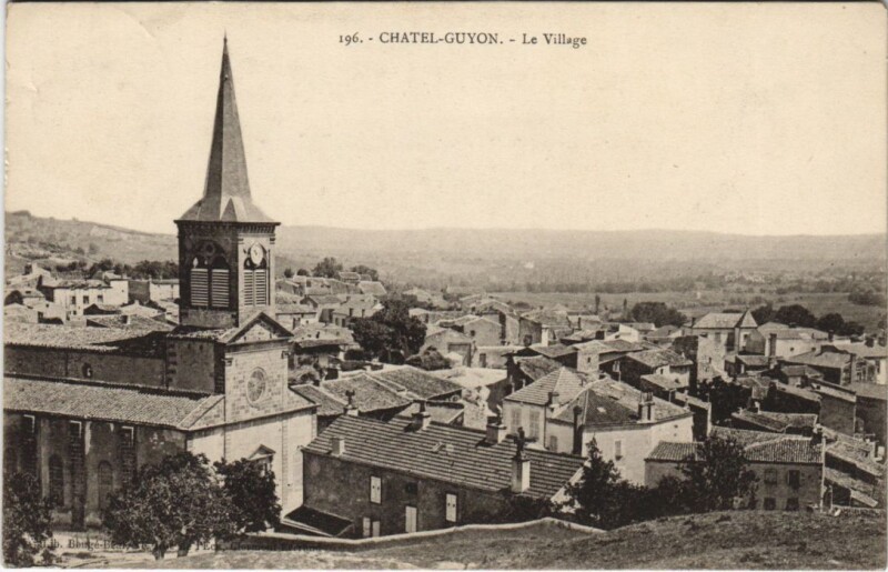 Carte postale ancienne Chatel Guyon Le Village