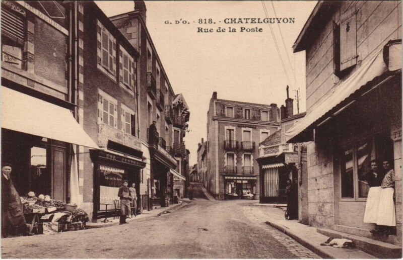 Carte postale ancienne Chatel Guyon Rue de la Poste