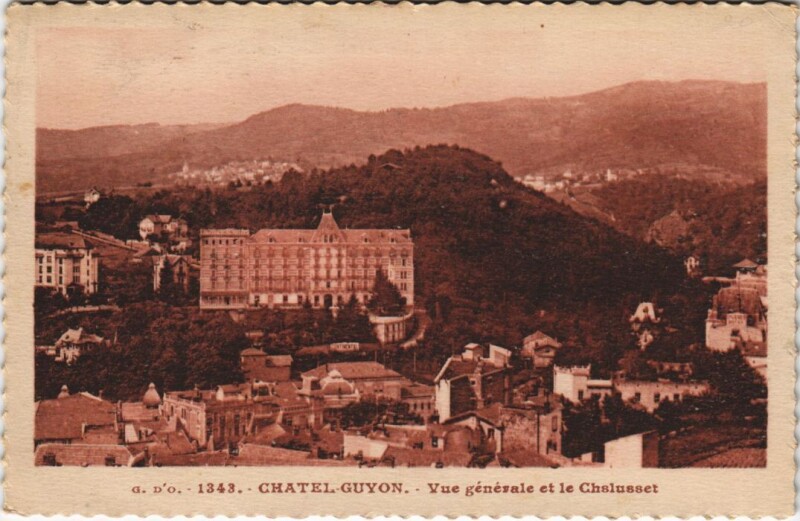 Carte postale ancienne Chatel Guyon vue generale et le Chalusset à Chalus