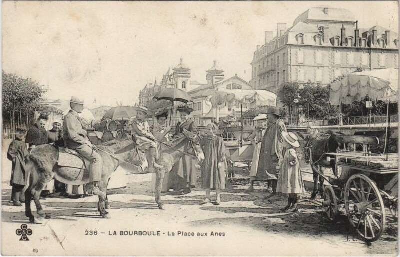 Carte postale ancienne La Bourboule la Place aux Anes à La Bourboule