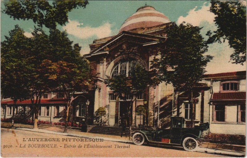 Carte postale ancienne La Bourboule Etablissement Thermal , entree à La Bourboule