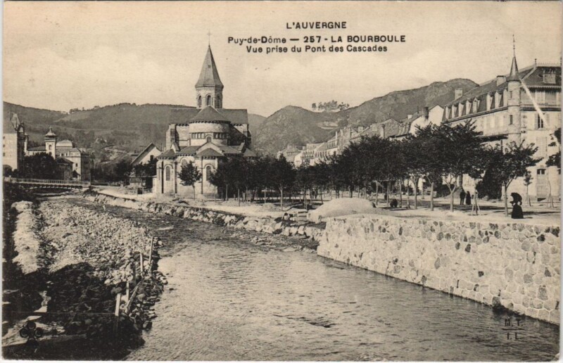 Carte postale ancienne La Bourboule vue prise du Pont des Cascades à La Bourboule