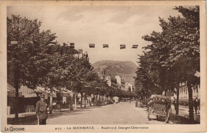 Carte postale ancienne La Bourboule Boulevard Georges Clemenceau à La Bourboule
