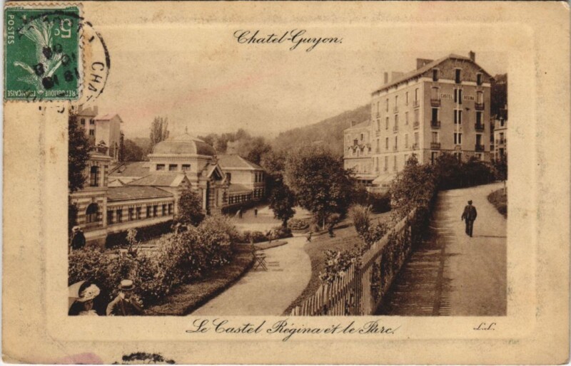 Carte postale ancienne Chatel Guyon Le Castel Regina et le Parc