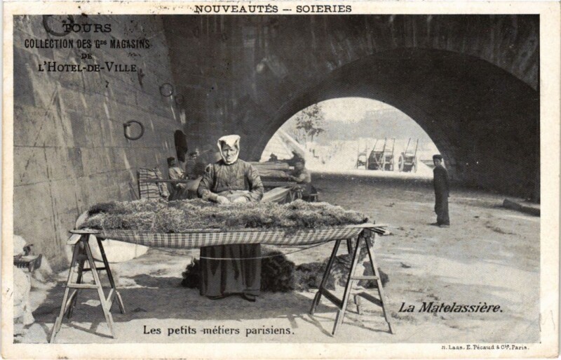 Carte postale ancienne Paris Petits Metiers La Matelassiere à Paris