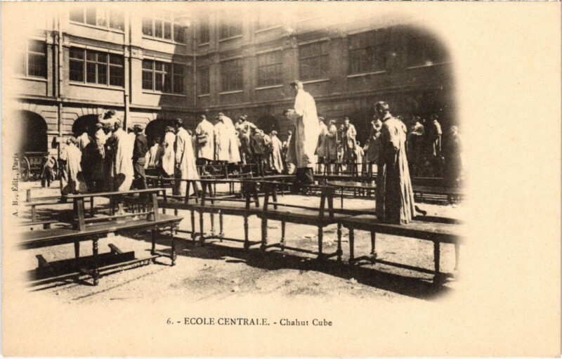 Carte postale ancienne Paris 3e Ecole Centrale Chahut Cube à Paris 3e
