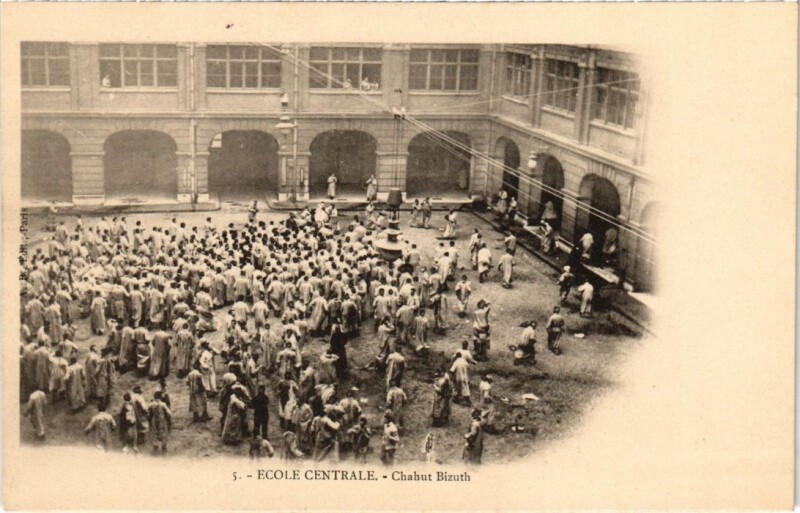 Carte postale ancienne Paris 3e Ecole Centrale Chahut Bizuth à Paris 3e