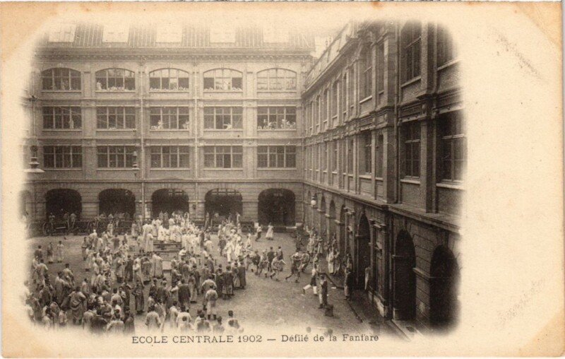 Carte postale ancienne Paris 3e Ecole Centrale 1902 Defile de la Fanfare à Paris 3e
