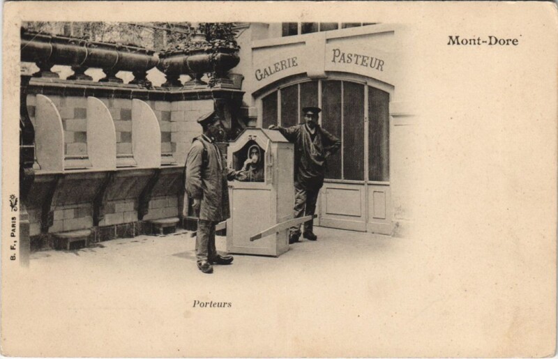 Carte postale ancienne Le Mont Dore Porteurs à Mont-Dore
