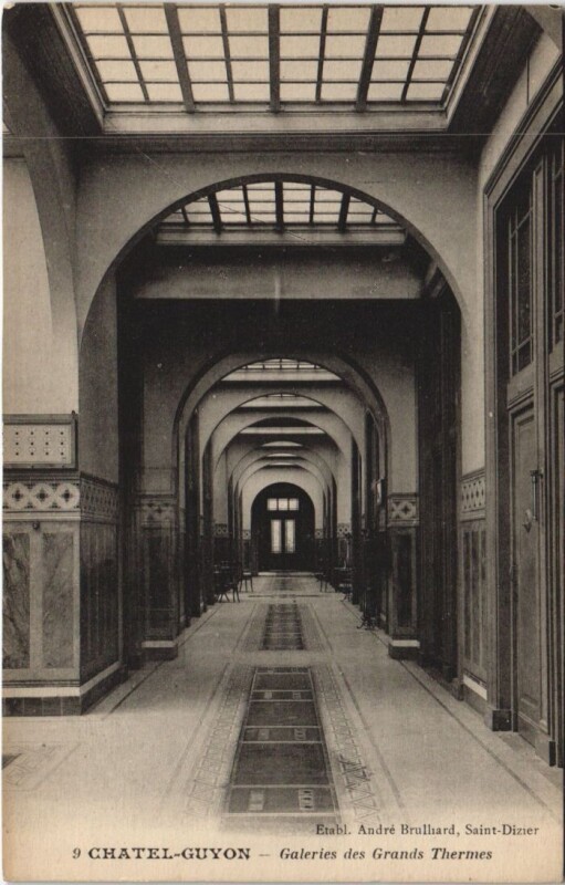 Carte postale ancienne Chatel Guyon Galeries des Grands Thermes