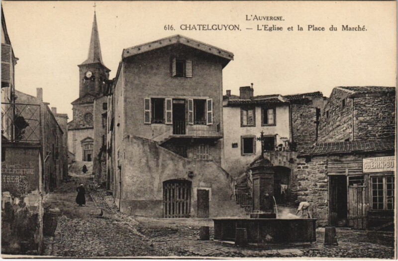 Carte postale ancienne Chatel Guyon Eglise et la Place du Marche