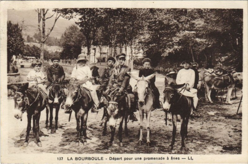 Carte postale ancienne La Bourboule Depart pour une promenade a anes à La Bourboule