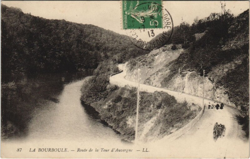 Carte postale ancienne La Bourboule Route de la Tour d'Auvergne à La Bourboule