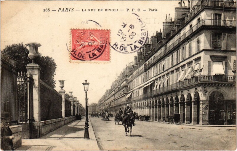Carte postale ancienne Paris 1e Rue de Rivoli à Paris 1er
