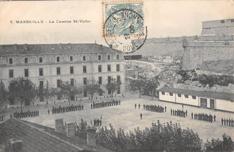 Carte postale ancienne Marseille La Caserne Saint Victor à Marseille