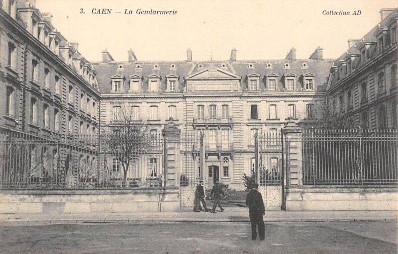 Carte postale ancienne Caen La Gendarmerie