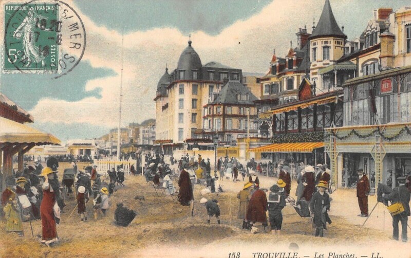 Carte postale ancienne Trouville Les Planches