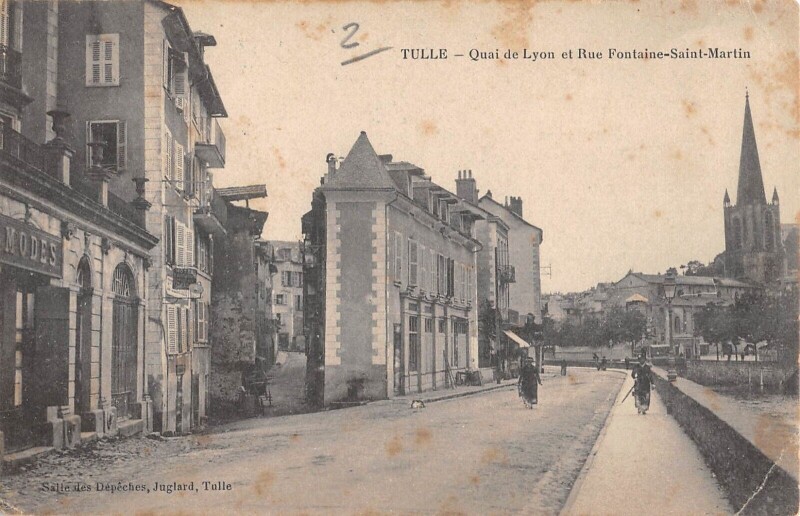 Carte postale ancienne Tulle Quai De Lyon Et Rue Fontaine Saint Martin à Tulle
