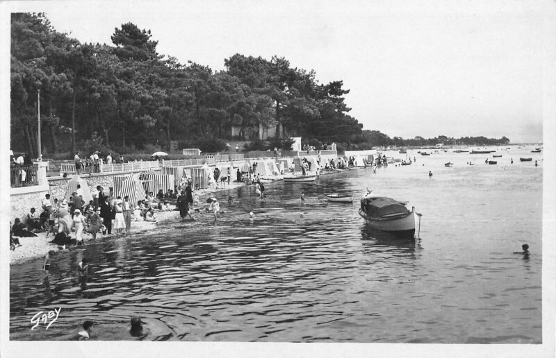 Carte postale ancienne Andernos Un Coin De Plage