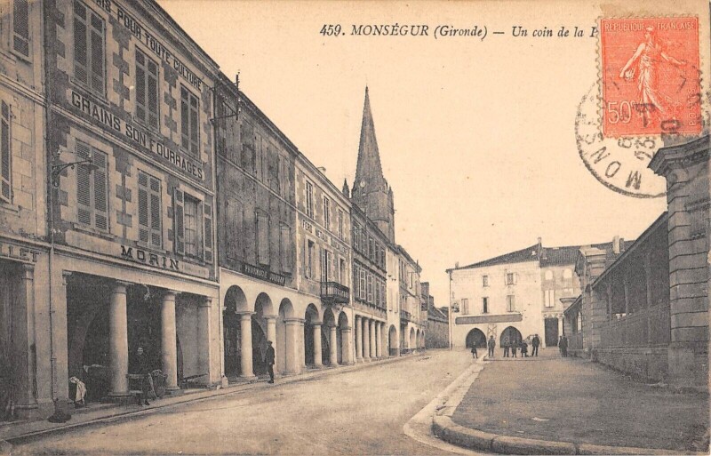 Carte postale ancienne Monsegur Un Coin De La Place