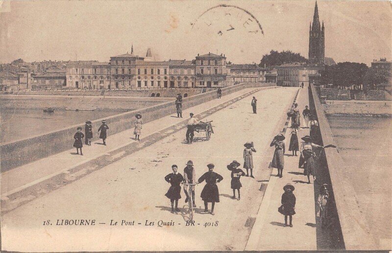 Carte postale ancienne Libourne Le Pont Les Quais à Libourne