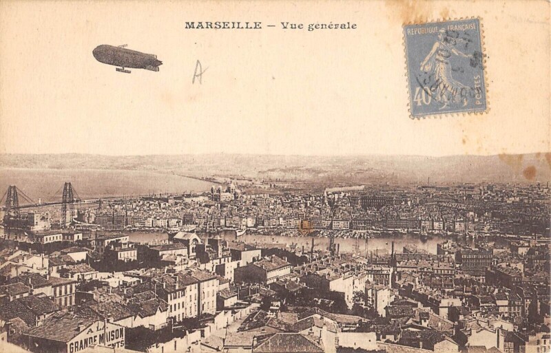 Carte postale ancienne Marseille Vue Generale Ballon Dirigeable à Marseille