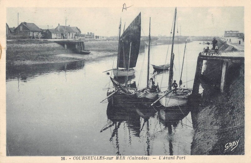 Carte postale ancienne Courseulles Sur Mer L'Avant Port à Courseulles-sur-Mer