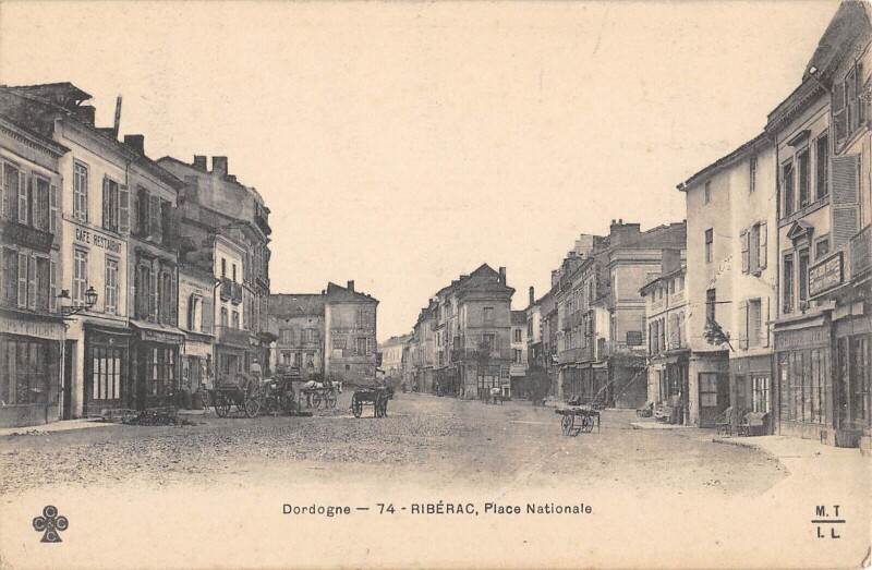 Carte postale ancienne Riberac Place Nationale