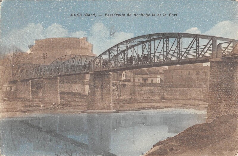 Carte postale ancienne Ales Passerelle De Rochebelle Et Le Fort
