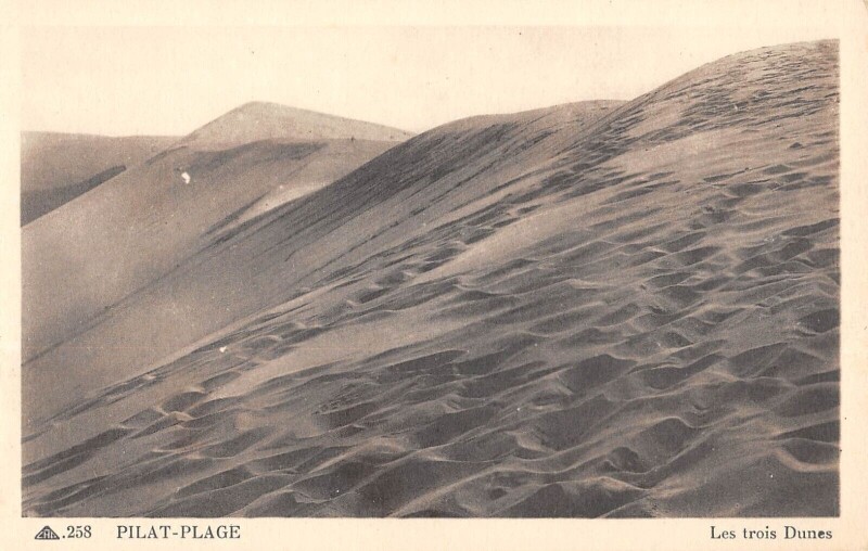 Carte postale ancienne Pilat Plage Les Trois Dunes