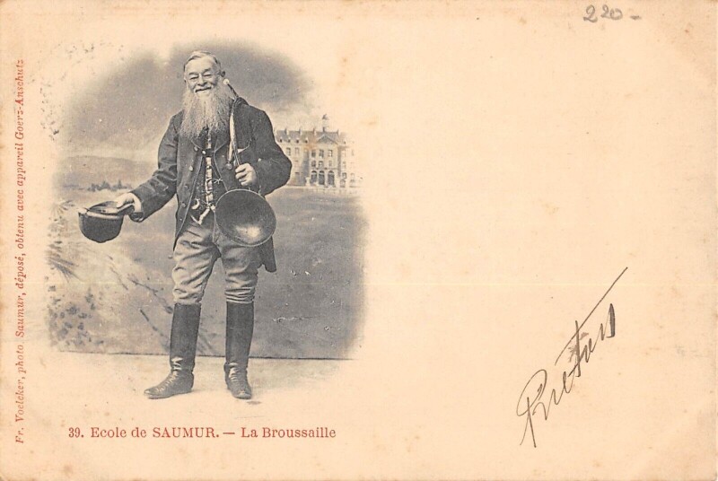 Carte postale ancienne Ecole De Saumur La Broussaille à Saumur
