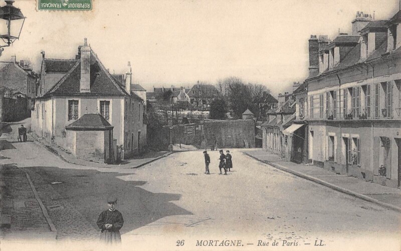 Carte postale ancienne Mortagne Rue De Paris